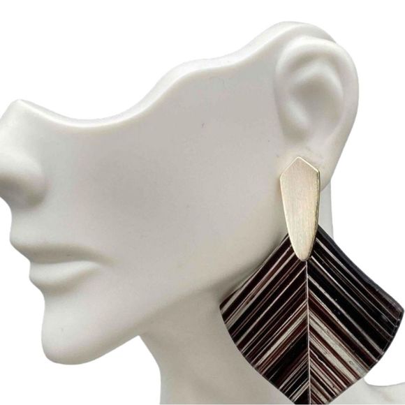 KENDRA SCOTT "Aislinn" Necklace and "Astoria" Earrings in Brown Dust - Picture 15 of 16